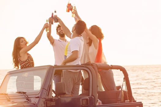 teens in jeep drinking